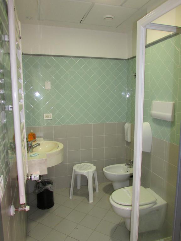 Emmaus Hotel Zafferana Etnea Rum bild