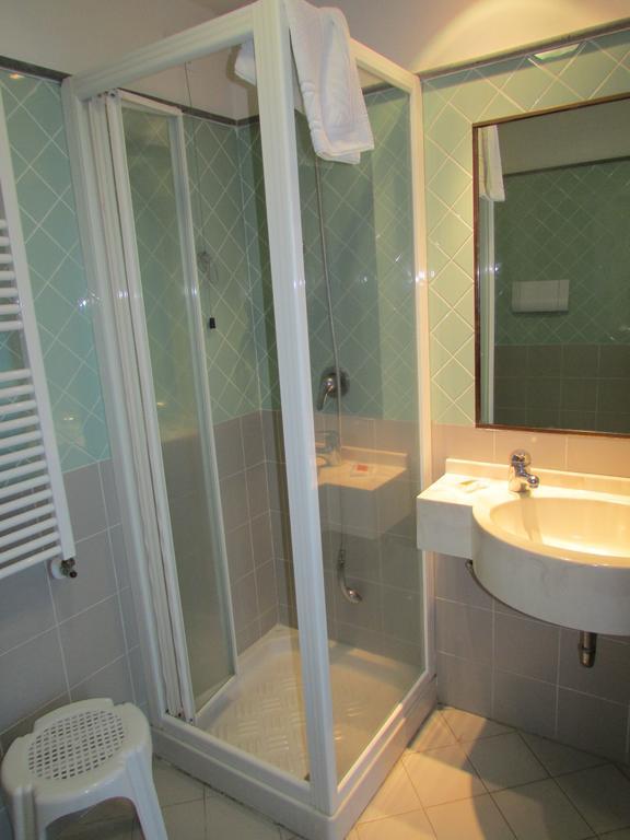 Emmaus Hotel Zafferana Etnea Rum bild