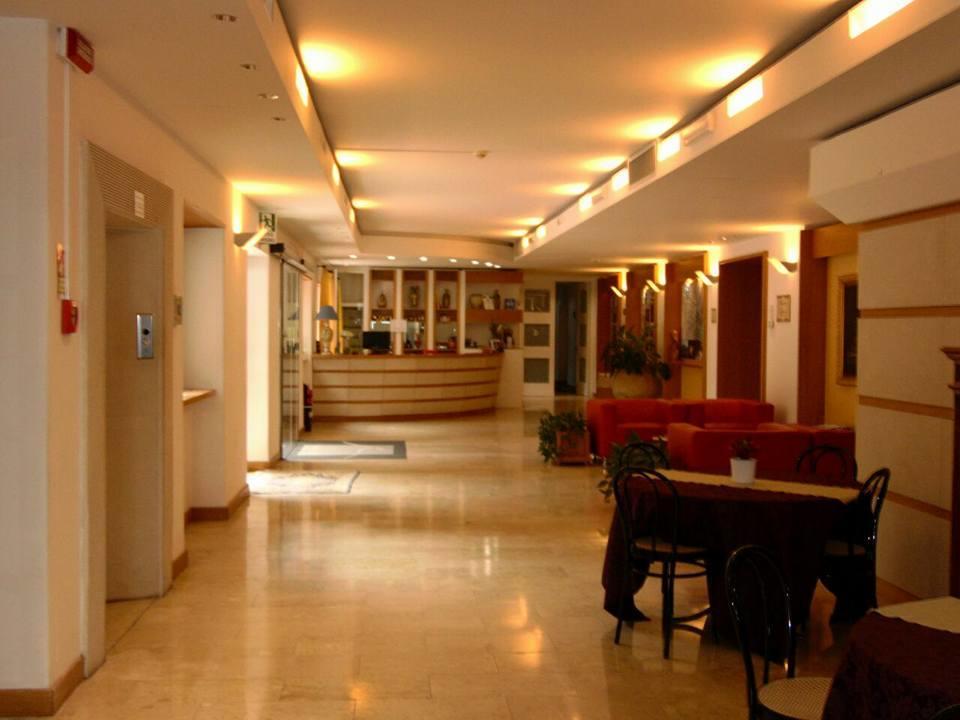 Emmaus Hotel Zafferana Etnea Exteriör bild